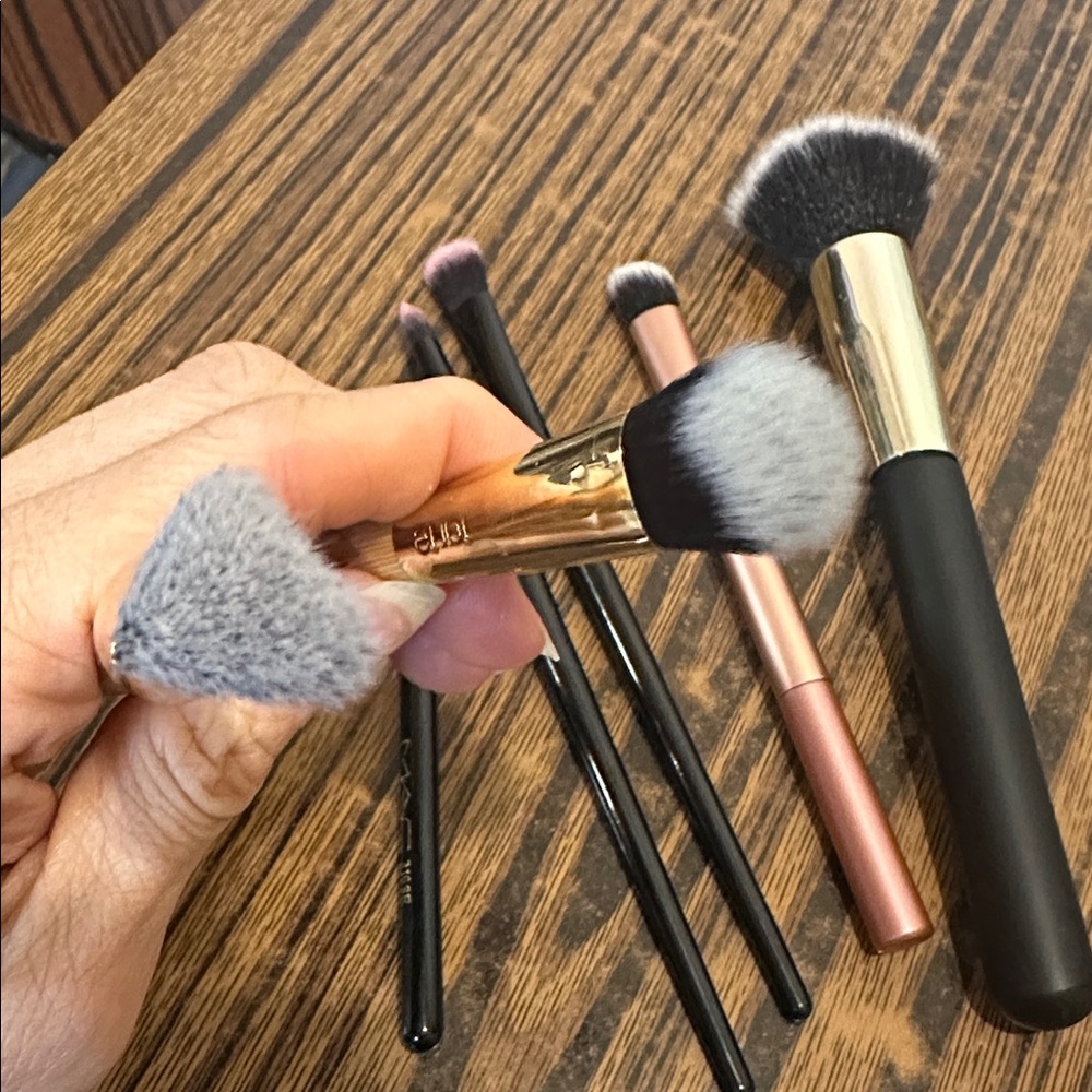 Tarte & MAC lotsMakeup Brush - Black, Gold, and Rose Gold - Picture 2 of 3